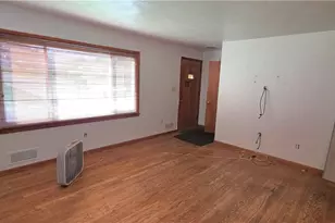 146 N 21st St, Weirton, WV 26062 - Photo 2