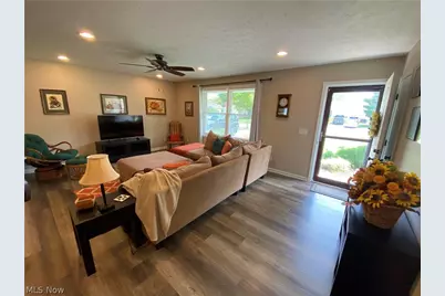 578 Fieldstone Drive, Amherst, OH 44001 - Photo 8