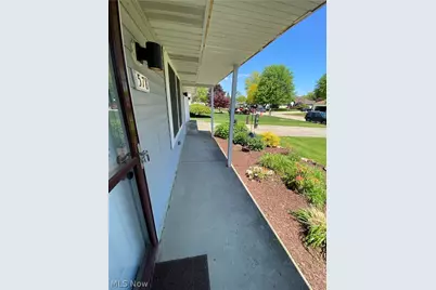 578 Fieldstone Drive, Amherst, OH 44001 - Photo 6