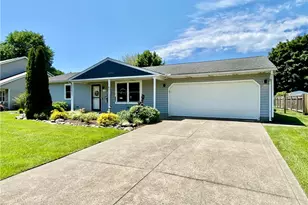 578 Fieldstone Dr, Amherst, OH 44001 - Photo 2