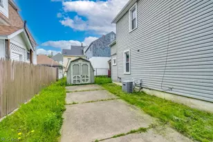 123 7th St NW, Barberton, OH 44203 - Photo 6