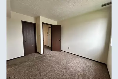 623 Lovers Lane #B-5, Steubenville, OH 43953 - Photo 4