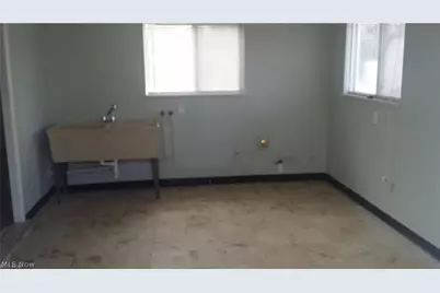 6574 Burton Drive, Brook Park, OH 44142 - Photo 10