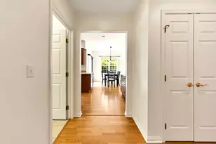460 Hollyhock Ct, Mayfield Heights, OH 44124 - Photo 14