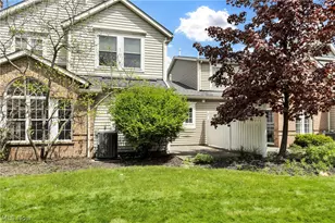 460 Hollyhock Ct, Mayfield Heights, OH 44124 - Photo 32