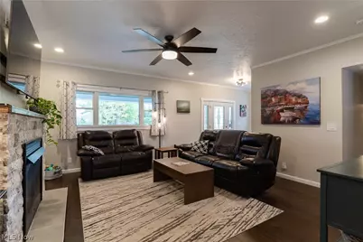 3880 Washington Park Boulevard, Newburgh Heights, OH 44105 - Photo 10