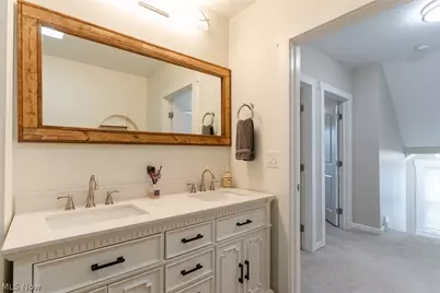 3880 Washington Park Boulevard, Newburgh Heights, OH 44105 - Photo 32