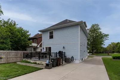 3880 Washington Park Boulevard, Newburgh Heights, OH 44105 - Photo 2