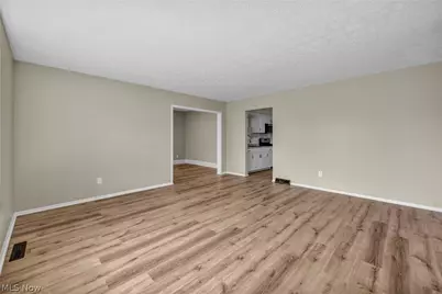 5863 Kimberly Drive, Huber Heights, OH 44146 - Photo 10
