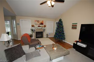 784 Elmwood Dr, Hubbard, OH 44425 - Photo 2