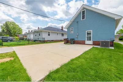 8012 Spring Garden Road, Parma, OH 44129 - Photo 32