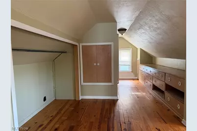 9316 Alexander Road, Garfield Heights, OH 44125 - Photo 12