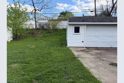 9316 Alexander Road, Garfield Heights, OH 44125 - Photo 16