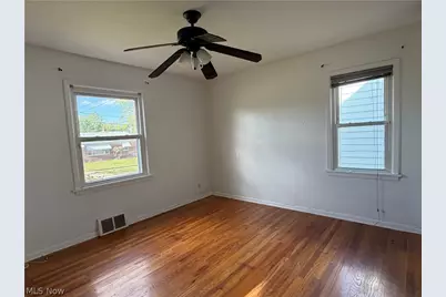 9316 Alexander Road, Garfield Heights, OH 44125 - Photo 6