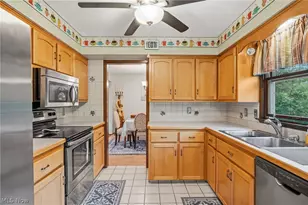 10471 Meadowhurst Ln, Chardon, OH 44024 - Photo 12