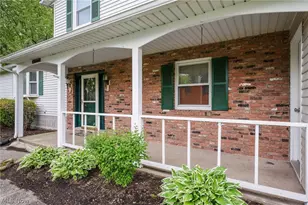 10471 Meadowhurst Ln, Chardon, OH 44024 - Photo 4
