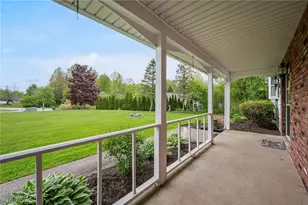10471 Meadowhurst Ln, Chardon, OH 44024 - Photo 2