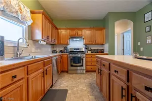 5263 Frederick St, Barberton, OH 44203 - Photo 12
