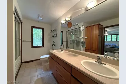9350 Hidden Lake Drive, Chesterland, OH 44026 - Photo 32