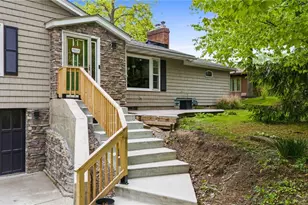 107 Hilltop Dr, Amherst, OH 44001 - Photo 2