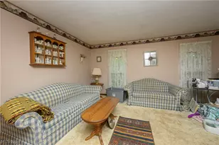 1805 Heritage Cir, Dover, OH 44622 - Photo 8
