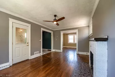 227 Roselawn Avenue NE, Warren, OH 44483 - Photo 8