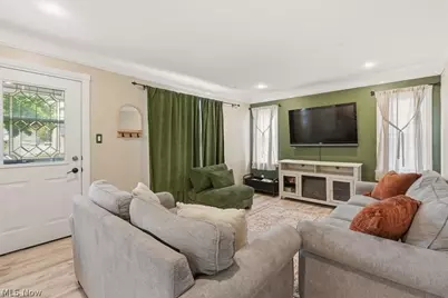 5066 W 6th Street, Brooklyn Heights, OH 44131 - Photo 6