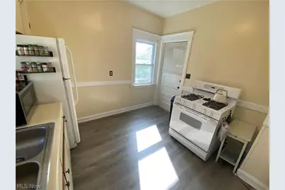1575 Orchard Grove Avenue, Oakwood, OH 44107 - Photo 12