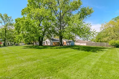 9017 Woodridge Lane, Mentor, OH 44060 - Photo 2
