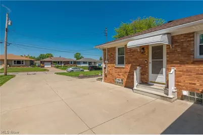 3209 Tressa Avenue, Lorain, OH 44052 - Photo 6