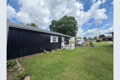 500 Holiday Avenue, Uhrichsville, OH 44683 - Photo 2
