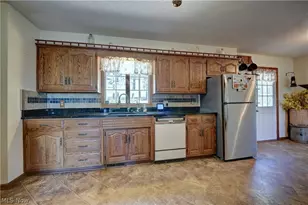 883 Basel St, Sugarcreek, OH 44681 - Photo 6