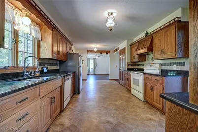 883 Basel Street, Sugarcreek, OH 44681 - Photo 8