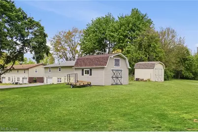 12097 Lisa Avenue NW, Hartville, OH 44632 - Photo 32