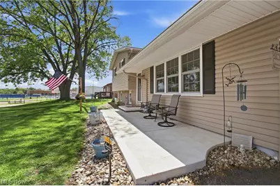 12097 Lisa Avenue NW, Hartville, OH 44632 - Photo 4