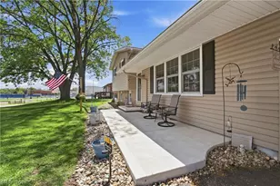 12097 Lisa Ave NW, Hartville, OH 44632 - Photo 4