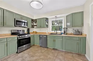22325 Fairmount Blvd, Huber Heights, OH 44118 - Photo 12
