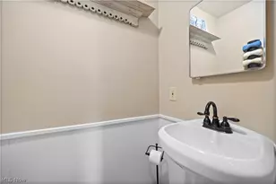 310 N Woodhill Dr, Amherst, OH 44001 - Photo 32