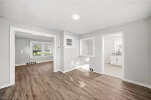 1524 E 221st St, Euclid, OH 44117 - Photo 8