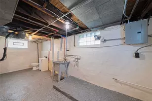 1524 E 221st St, Euclid, OH 44117 - Photo 22