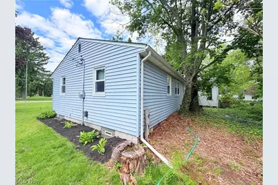 8803 Spring Valley Drive, Mentor, OH 44060 - Photo 4