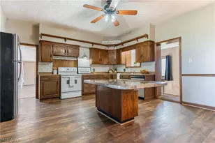 10725 Lisbon St, Louisville, OH 44641 - Photo 2
