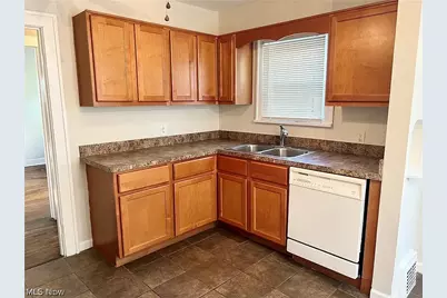 9725 Parkview Avenue, Garfield Heights, OH 44125 - Photo 8