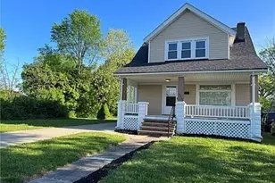 9725 Parkview Ave, Garfield Heights, OH 44125 - Photo 2