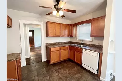 9725 Parkview Avenue, Garfield Heights, OH 44125 - Photo 6
