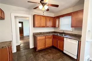 9725 Parkview Ave, Garfield Heights, OH 44125 - Photo 6