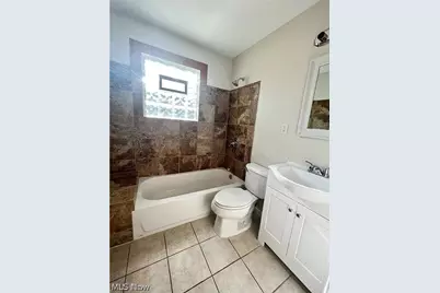 9725 Parkview Avenue, Garfield Heights, OH 44125 - Photo 16