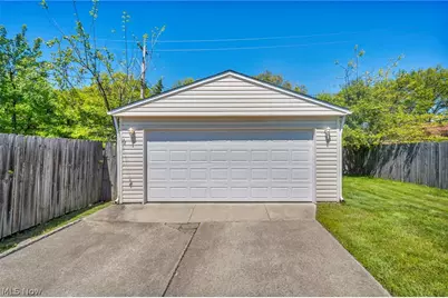 16005 Throckley Avenue, Loveland, OH 44128 - Photo 34