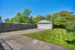 16005 Throckley Ave, Loveland, OH 44128 - Photo 36