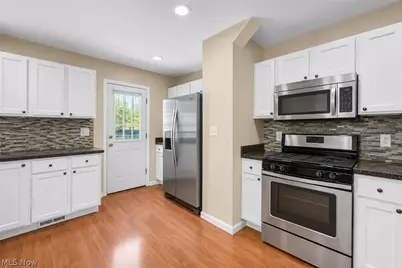 16005 Throckley Avenue, Loveland, OH 44128 - Photo 8